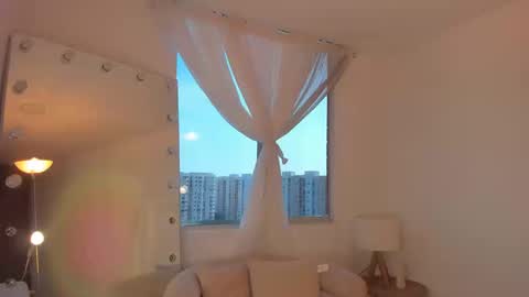 Snapshot of celia_dubois chatting on September 23, 9:02 pm Ari online show from September 23, 9:02 pm