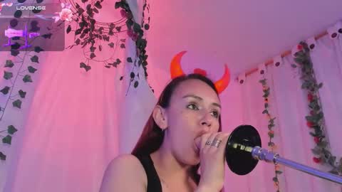 Hello guys my name is Sofi and Lizzie and  Vanessa online show from January 18, 9:33 pm