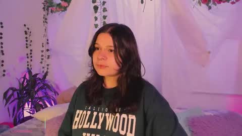 Hello guys my name is Sofi and Lizzie and  Vanessa online show from December 20, 3:54 am