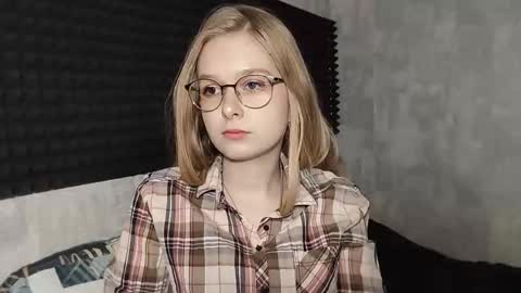 Lia online show from February 25, 8:24 am