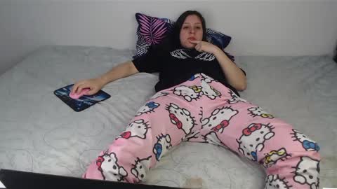 Snapshot of chanelsexyy chatting on December 11, 8:18 pm Viviana 3 online show from December 11, 8:18 pm