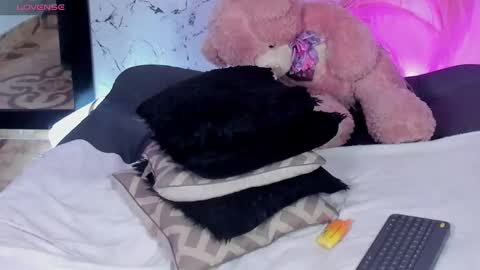 charis_hill online show from January 12, 9:42 pm