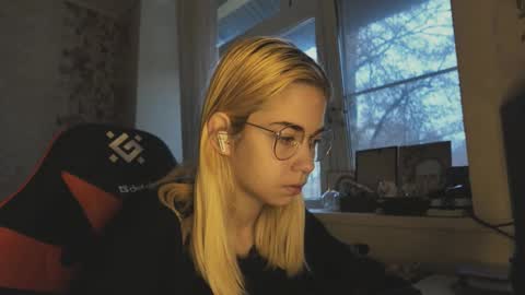 charleneschonert online show from November 22, 8:17 am