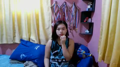 Sweetieeche online show from April 9, 8:31 am