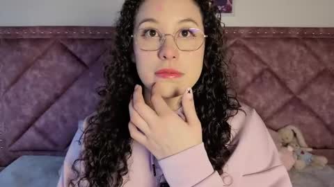 Snapshot of charlote__miller chatting on September 10, 11:54 am You honey online show from September 10, 11:54 am