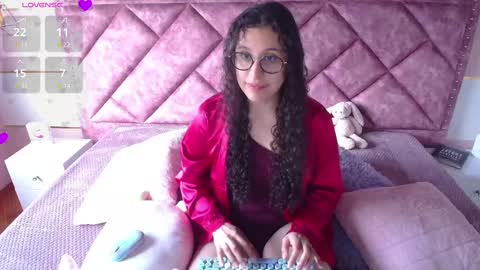 Snapshot of charlote__miller chatting on March 3, 11:36 am You honey online show from March 3, 11:36 am