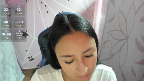 charlott_daphne online show from December 19, 11:25 pm