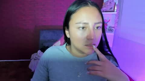 charlott_daphne online show from February 5, 12:10 am