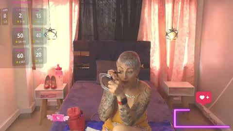 CHARLOTTE GRAY online show from November 24, 12:40 pm