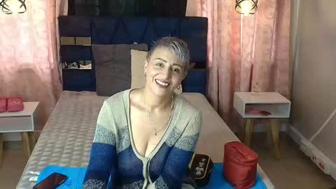 CHARLOTTE GRAY online show from December 1, 8:22 pm