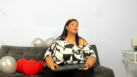Snapshot of charlotte_curvy_ chatting on March 8, 8:02 pm Angelica Charlotte online show from March 8, 8:02 pm
