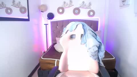 charlotte_walker1 online show from March 10, 2:06 am