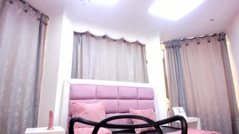  C H A R L O T T E  online show from November 4, 1:05 pm