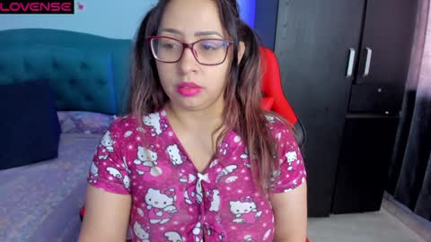 Snapshot of charlottee_lovee69 chatting on February 6, 5:09 pm Natalia online show from February 6, 5:09 pm