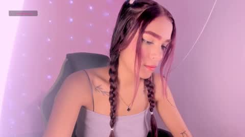 Snapshot of charlotteee_02 chatting on September 18, 3:38 am charlotteee online show from September 18, 3:38 am