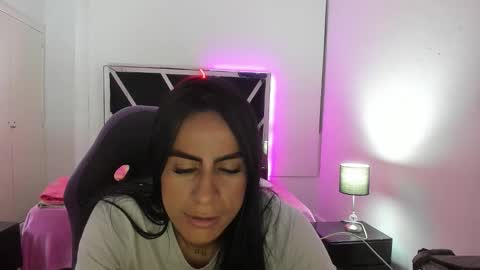 Snapshot of charlotthe_ee chatting on October 11, 11:29 pm online show from October 11, 11:29 pm