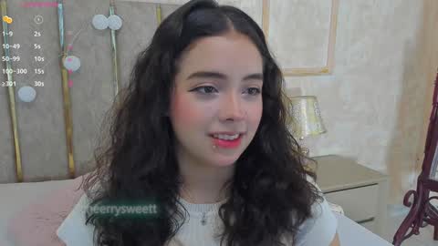 Snapshot of cheerrysweett chatting on January 2, 12:46 pm Baby Cherry online show from January 2, 12:46 pm