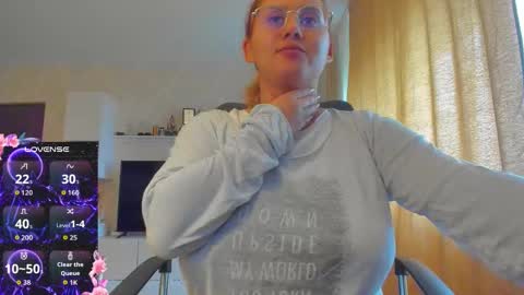 Snapshot of cherry_pie_69 chatting on October 7, 10:52 am mayra online show from October 7, 10:52 am