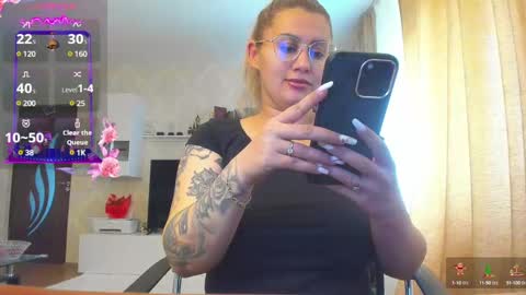 Snapshot of cherry_pie_69 chatting on December 5, 7:49 am mayra online show from December 5, 7:49 am