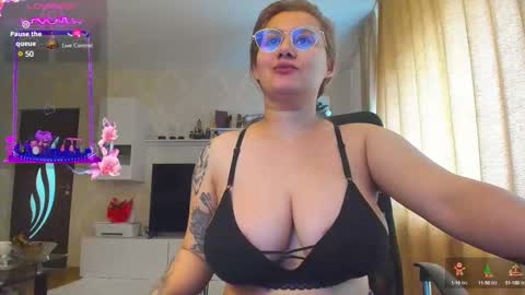Snapshot of cherry_pie_69 chatting on December 2, 8:48 am mayra online show from December 2, 8:48 am