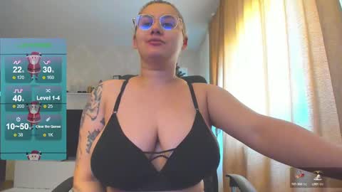 Snapshot of cherry_pie_69 chatting on January 5, 8:43 am mayra online show from January 5, 8:43 am