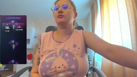 Snapshot of cherry_pie_69 chatting on January 16, 9:48 am mayra online show from January 16, 9:48 am