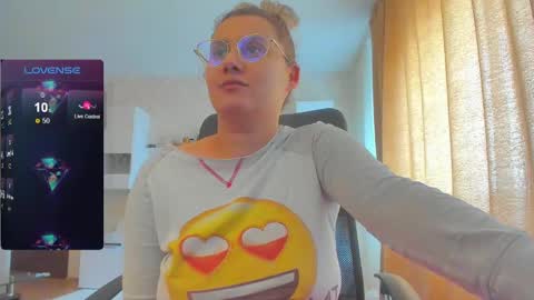 Snapshot of cherry_pie_69 chatting on February 26, 12:49 pm mayra online show from February 26, 12:49 pm