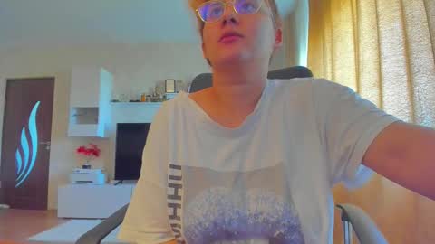 Snapshot of cherry_pie_69 chatting on October 5, 8:41 am mayra online show from October 5, 8:41 am