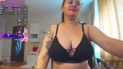 Snapshot of cherry_pie_69 chatting on December 11, 8:47 am mayra online show from December 11, 8:47 am