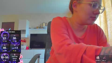 Snapshot of cherry_pie_69 chatting on October 12, 8:39 am mayra online show from October 12, 8:39 am