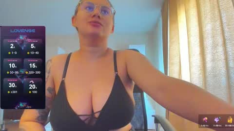 Snapshot of cherry_pie_69 chatting on February 25, 8:25 am mayra online show from February 25, 8:25 am