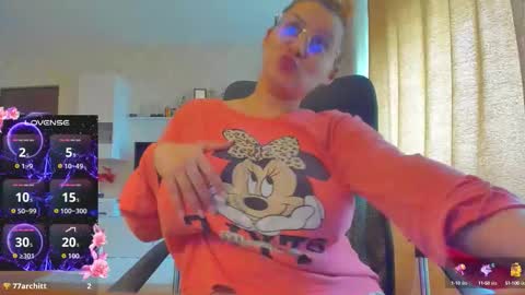 Snapshot of cherry_pie_69 chatting on October 6, 8:53 am mayra online show from October 6, 8:53 am