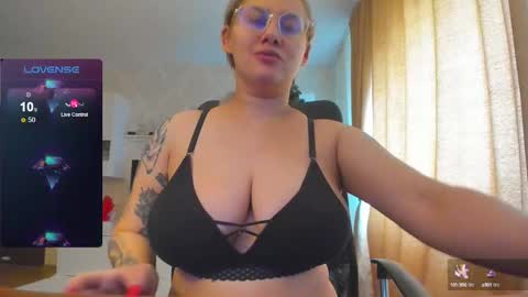 Snapshot of cherry_pie_69 chatting on January 26, 9:08 am mayra online show from January 26, 9:08 am