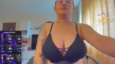 Snapshot of cherry_pie_69 chatting on October 16, 7:22 am mayra online show from October 16, 7:22 am
