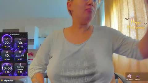 Snapshot of cherry_pie_69 chatting on October 19, 7:32 am mayra online show from October 19, 7:32 am