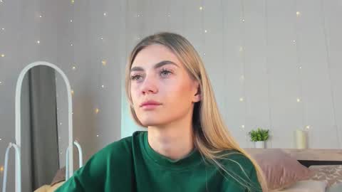 cherry_pr1ce online show from October 19, 11:40 pm