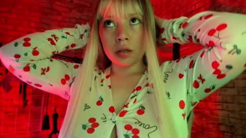     online show from October 24, 11:39 am