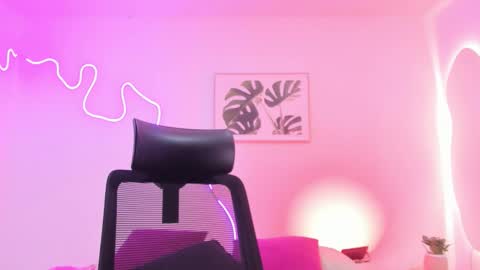 C H E R R Y online show from November 7, 1:17 pm