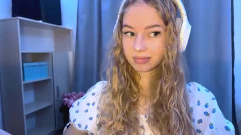 Evie online show from November 5, 12:10 pm