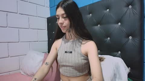 Snapshot of cheryelfox chatting on December 27, 12:18 am cheryelfox online show from December 27, 12:18 am