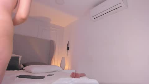 Chloe online show from November 10, 1:28 pm