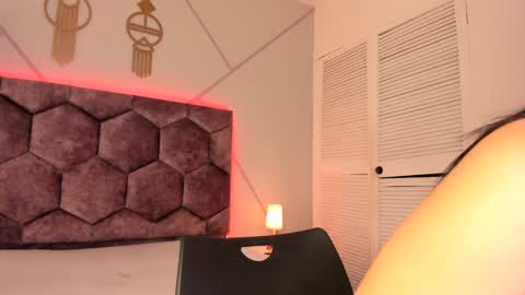 Snapshot of chloe_durand_ chatting on March 7, 8:00 pm chloe_durand_ online show from March 7, 8:00 pm