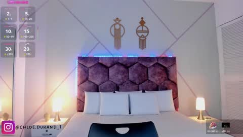 Snapshot of chloe_durand_ chatting on October 3, 8:36 pm chloe_durand_ online show from October 3, 8:36 pm