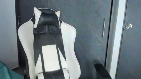 chloe online show from October 24, 10:17 pm