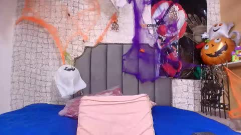 Snapshot of chloe_leroy chatting on October 20, 11:57 am chloe_leroy online show from October 20, 11:57 am