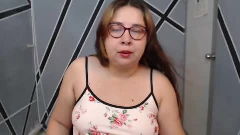 Snapshot of chloe_prg chatting on January 7, 12:31 pm chloe_prg online show from January 7, 12:31 pm