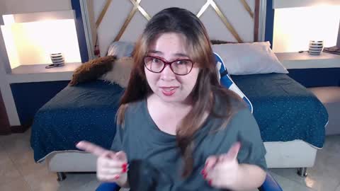 Snapshot of chloe_prg chatting on January 29, 12:24 pm chloe_prg online show from January 29, 12:24 pm