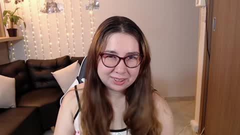 Snapshot of chloe_prg chatting on February 5, 1:22 pm chloe_prg online show from February 5, 1:22 pm