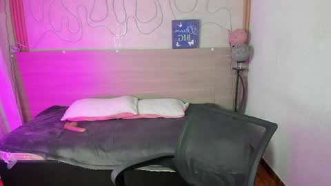 chloe_stark_ online show from May 27, 12:13 pm