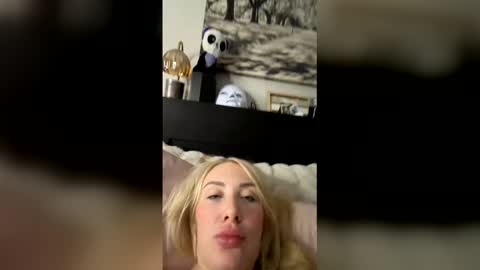 Mia Rose online show from June 7, 4:19 am